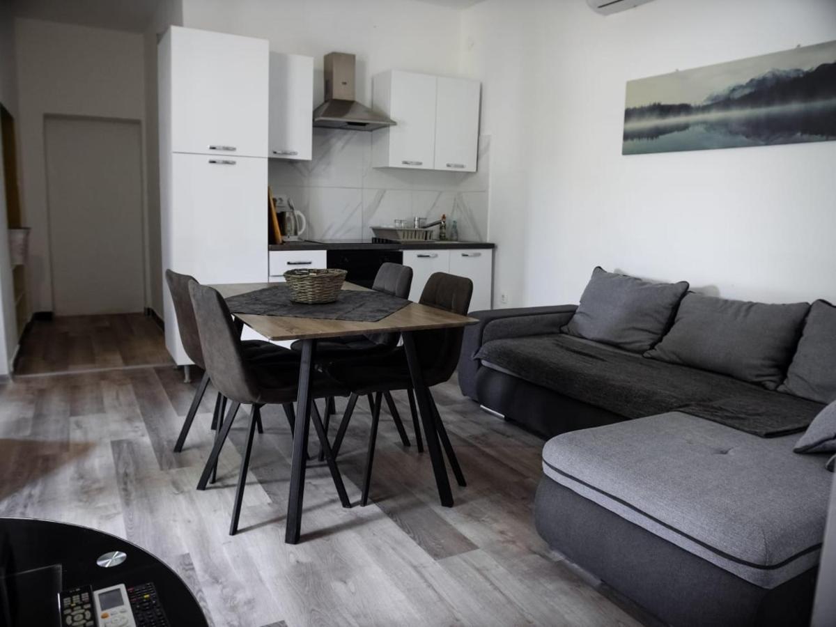 Apartment Ground Floor With Parking Erny PUY Exterior foto